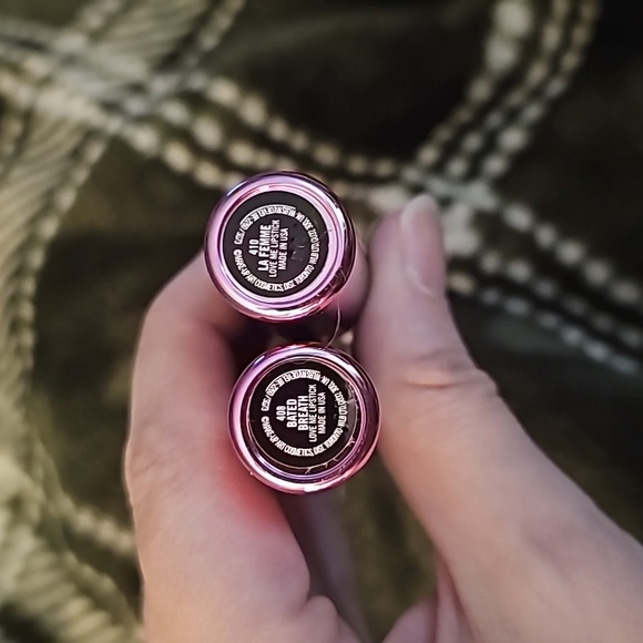 2 mac lipsticks - Picture 2 of 3